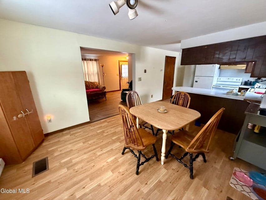 106 Main Street, photo 5