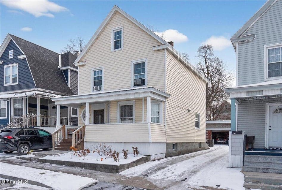 118 Linden Street, photo 1