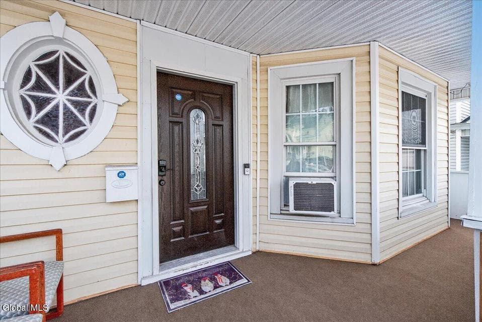118 Linden Street, photo 2