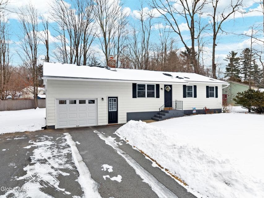 14 Coachman Drive, Milton, NY, photo 2