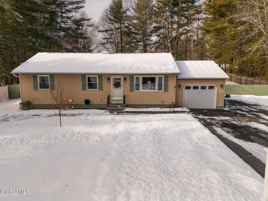 22 Michaels Drive, photo 2