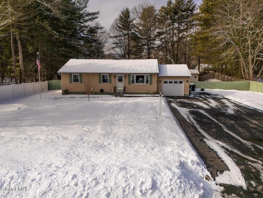 22 Michaels Drive, photo 1