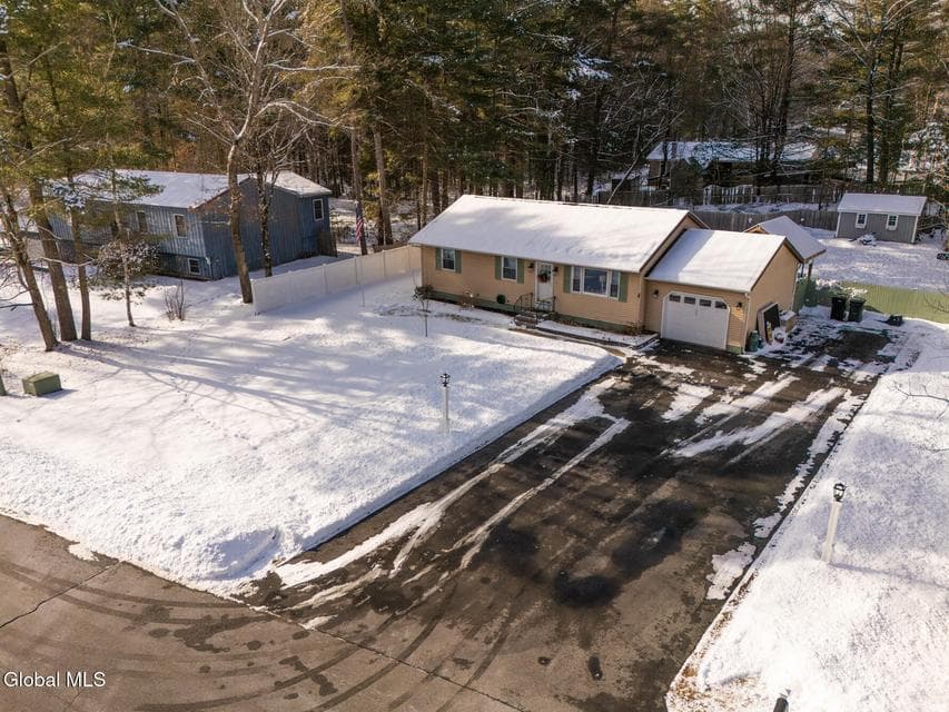 22 Michaels Drive, photo 3