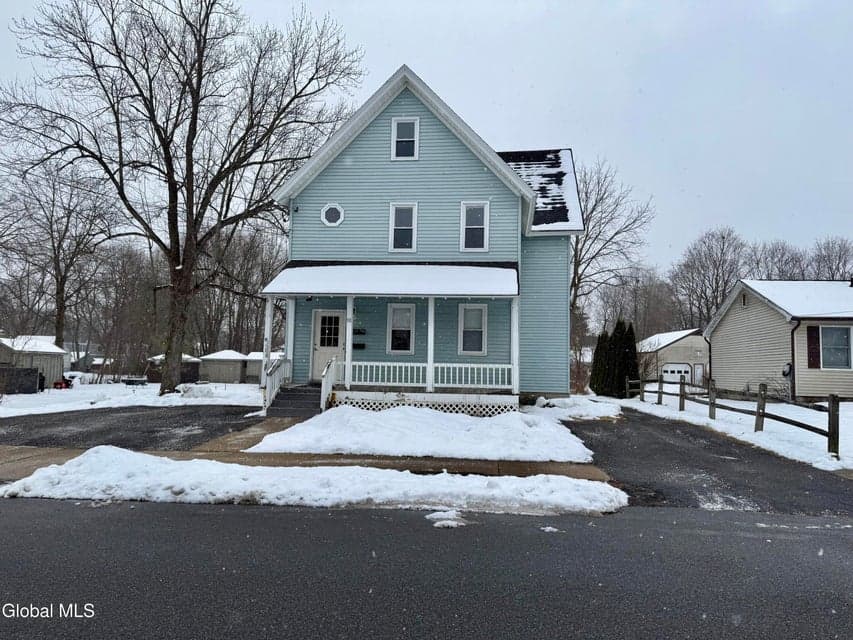 90 Pleasant Street, photo 1