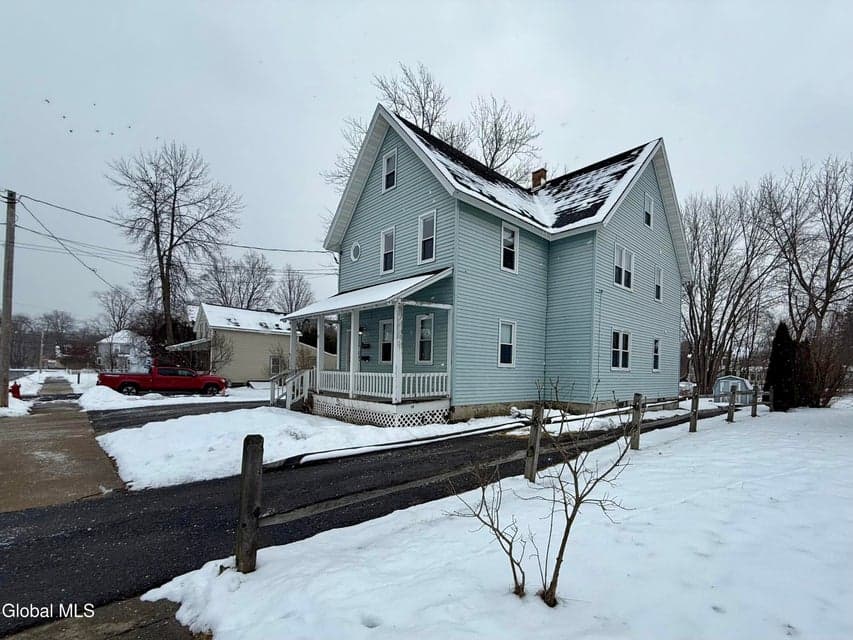 90 Pleasant Street, photo 2