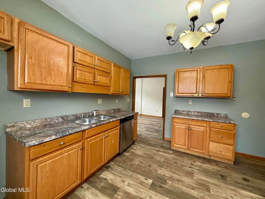 90 Pleasant Street, photo 5