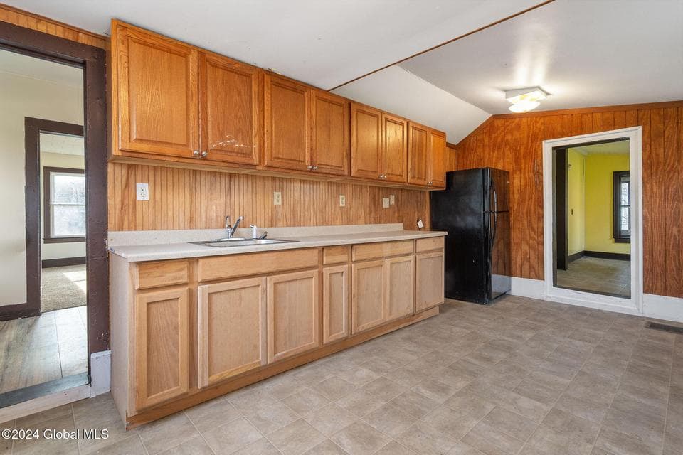 285 Main Street, photo 2
