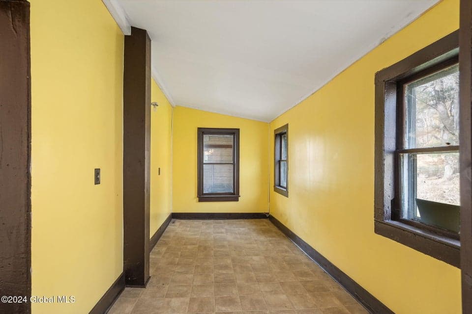 285 Main Street, photo 3