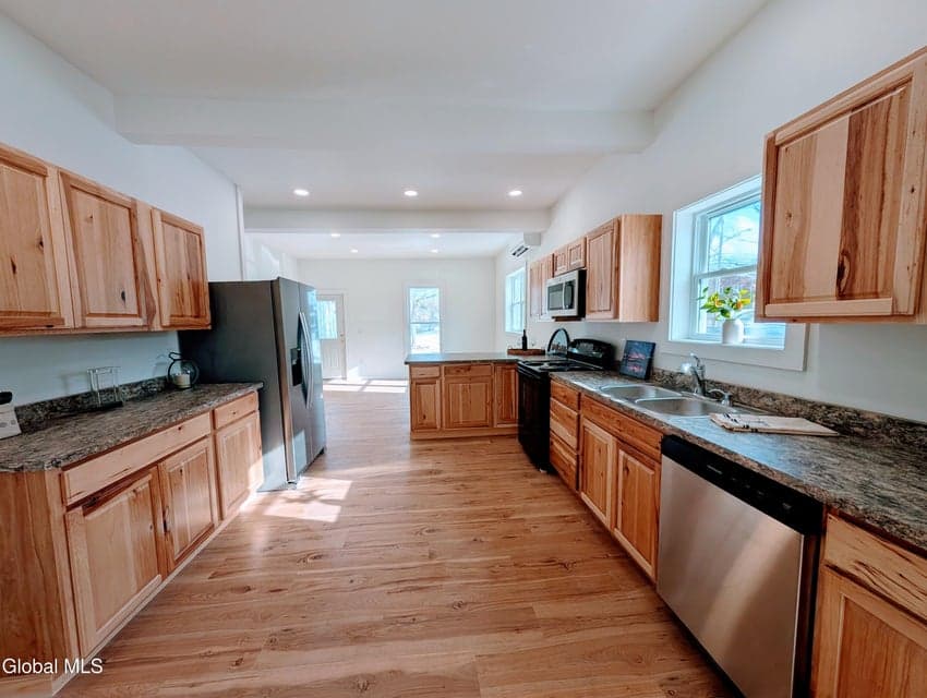 175 The Portage, photo 5
