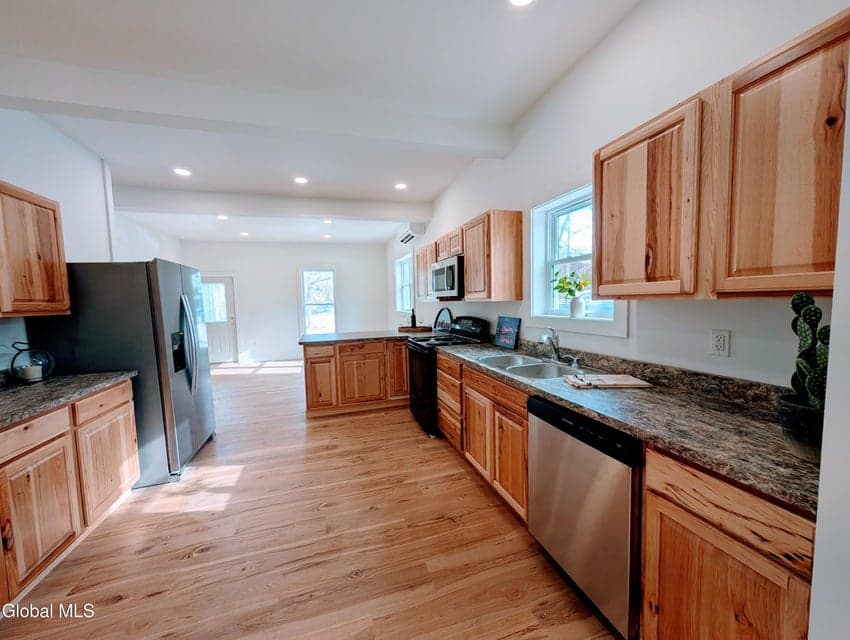175 The Portage, photo 2