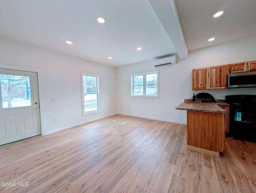 175 The Portage, photo 4