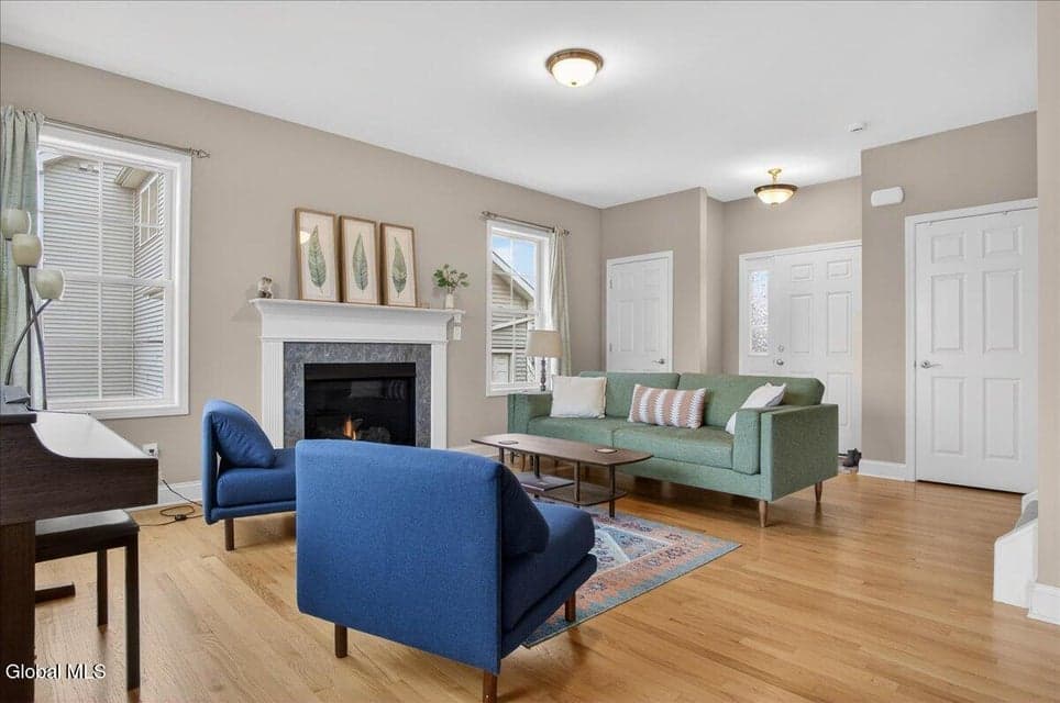 76 Waverly Circle, photo 3