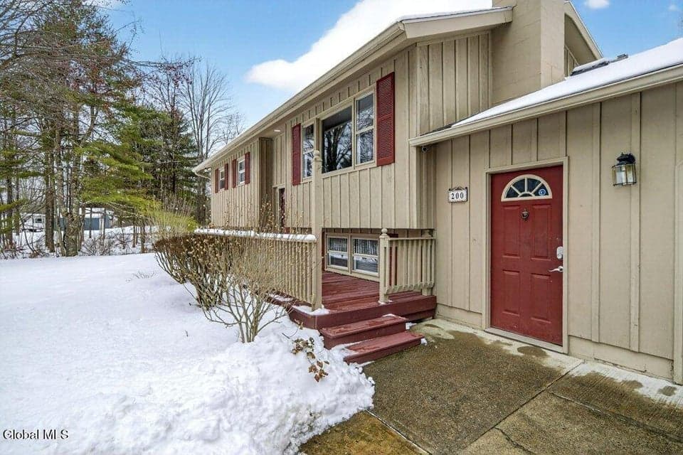200 Hatchery Road, photo 2