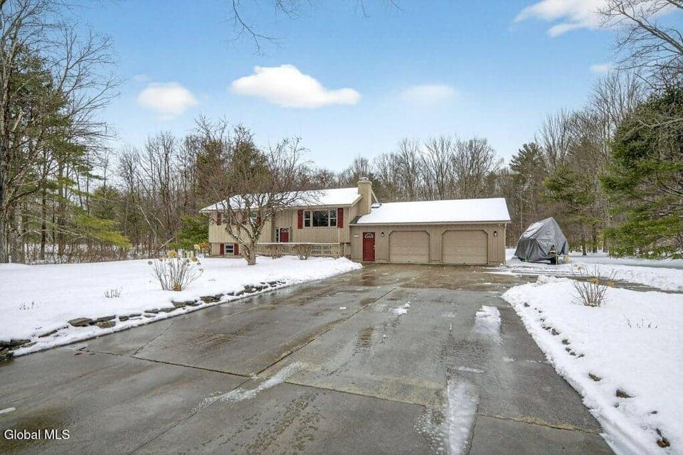 200 Hatchery Road, photo 1