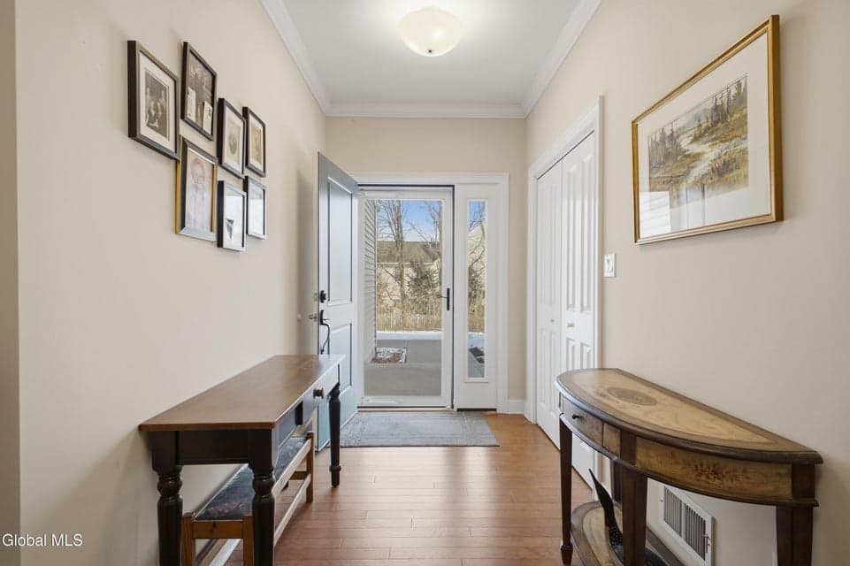 707 Lois Lane, photo 3