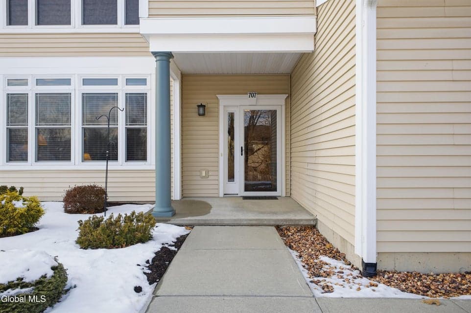 707 Lois Lane, photo 2