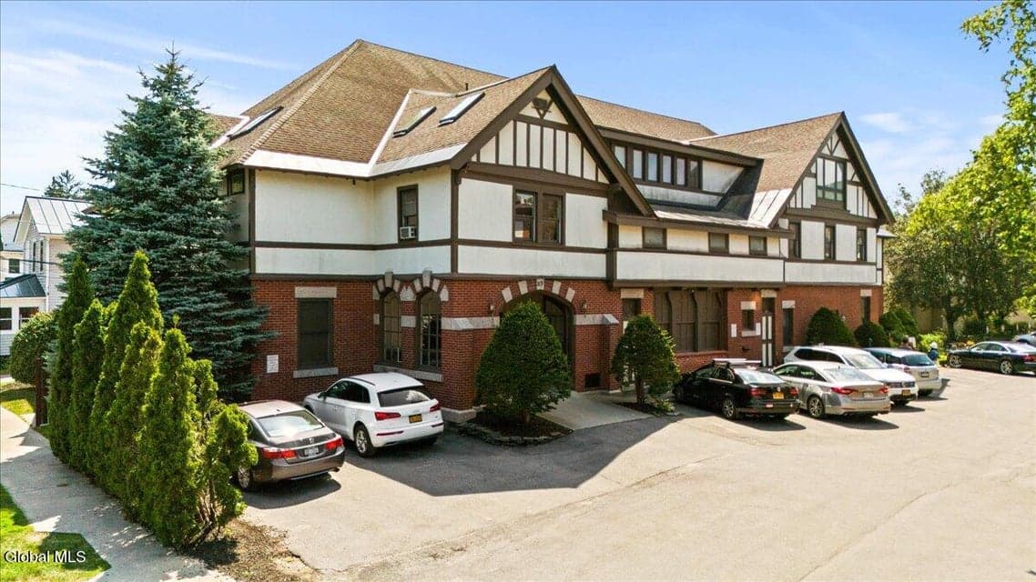 37 Clark Street, photo 1