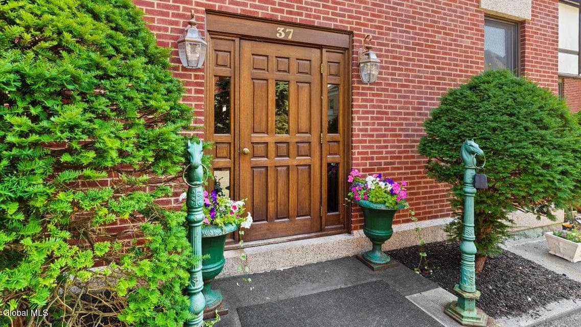 37 Clark Street, photo 2