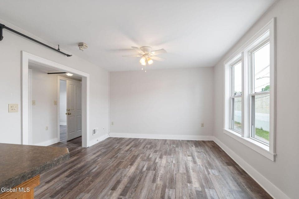 208 Front Street, photo 5