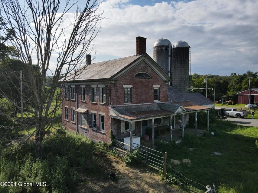 111 Ryan Road, photo 1
