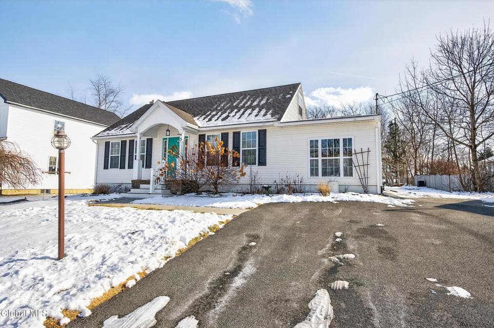 5 Dorchester Drive, photo 3