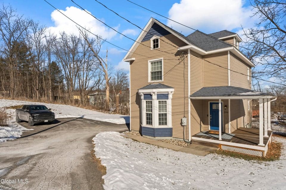 206 Main Street, photo 1