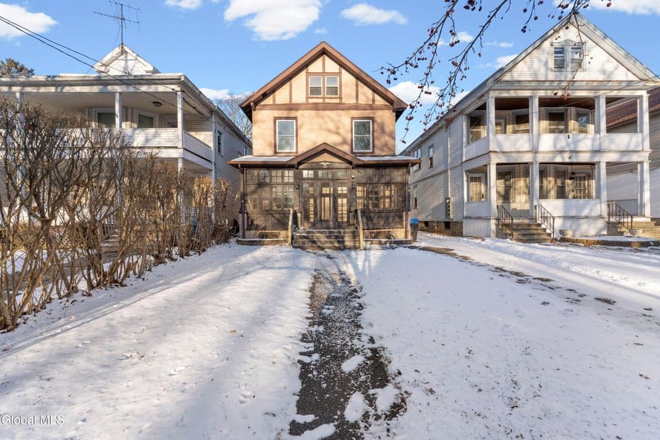 148 N Pine Avenue, photo 1