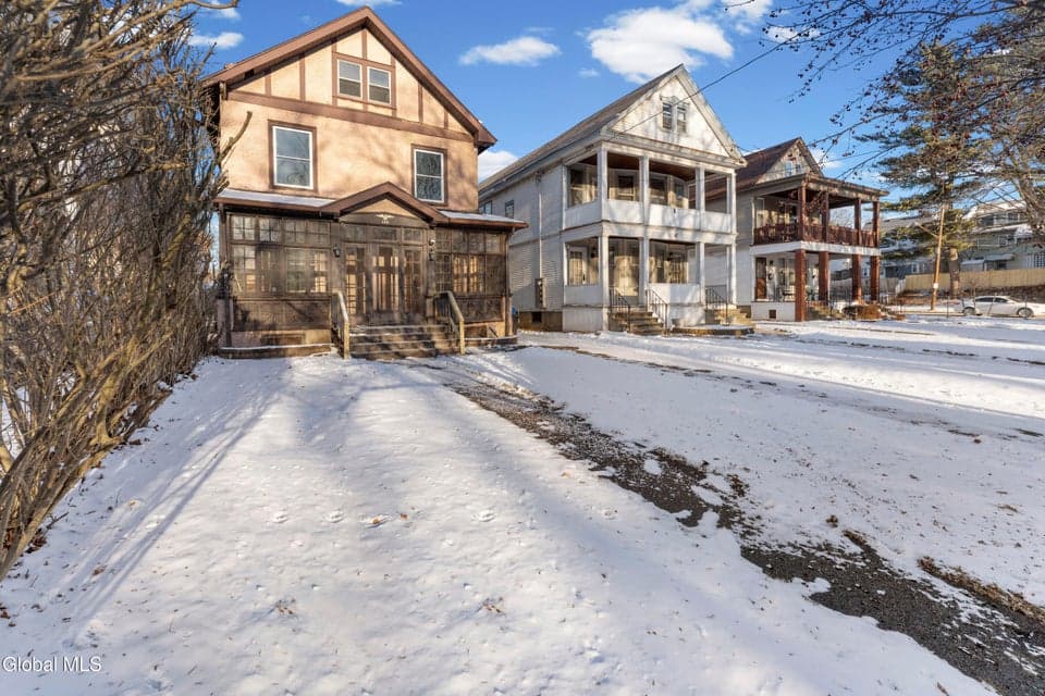 148 N Pine Avenue, photo 2