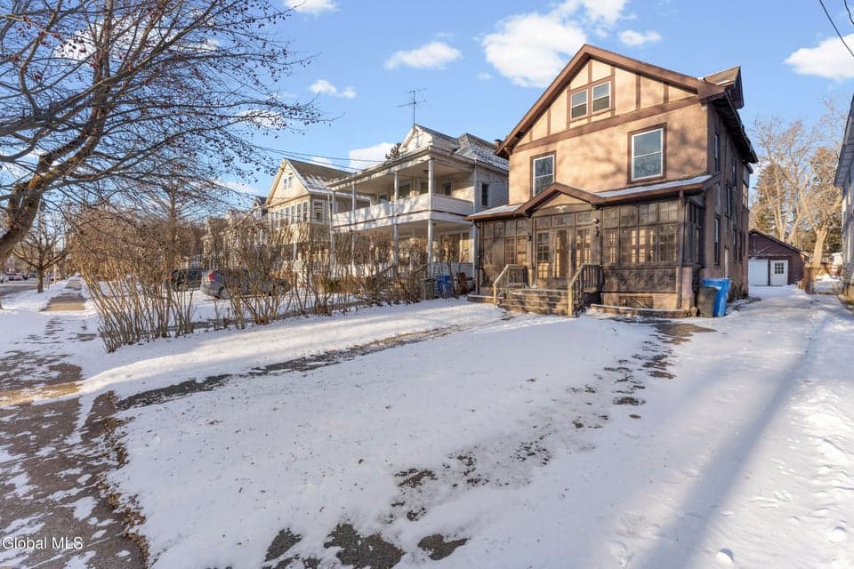 148 N Pine Avenue, photo 3