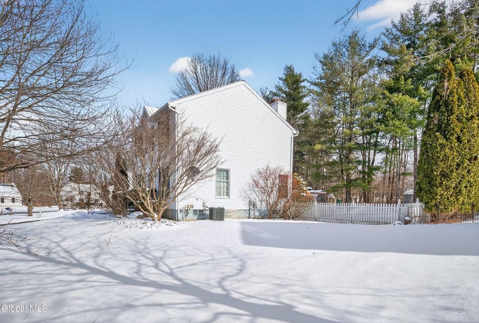 356 Lexington Street, photo 3