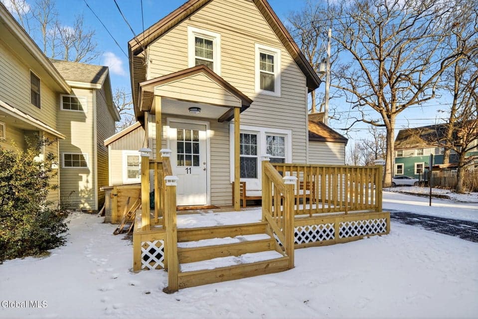11 Lake Avenue, photo 2