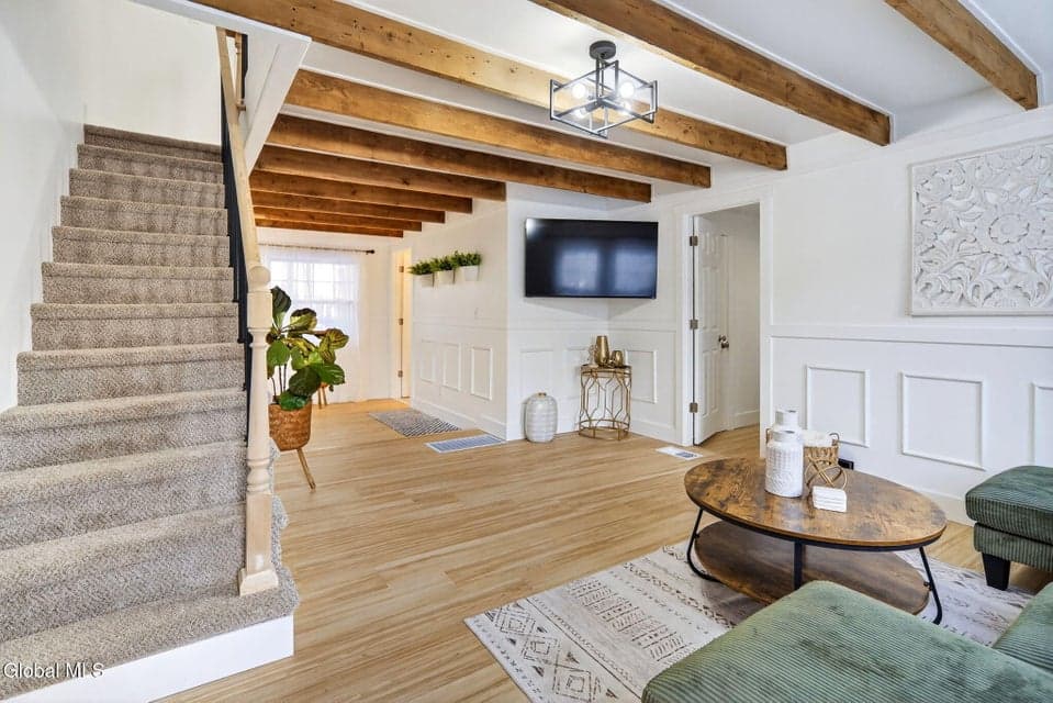 11 Lake Avenue, photo 3