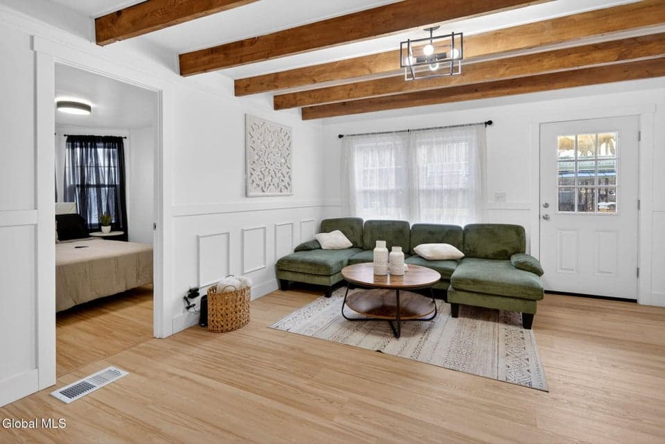 11 Lake Avenue, photo 4