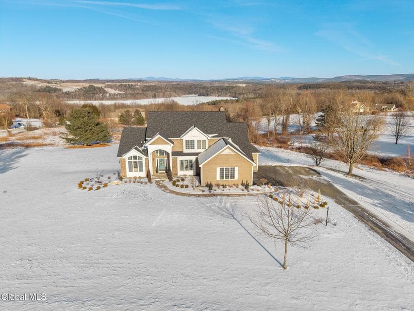 77 Meadows Drive, photo 1