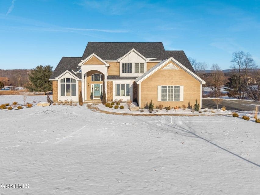 77 Meadows Drive, photo 2