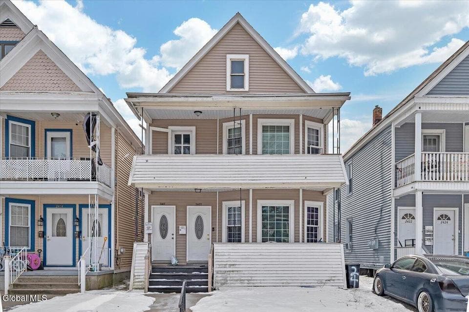 2418 Campbell Avenue, photo 1