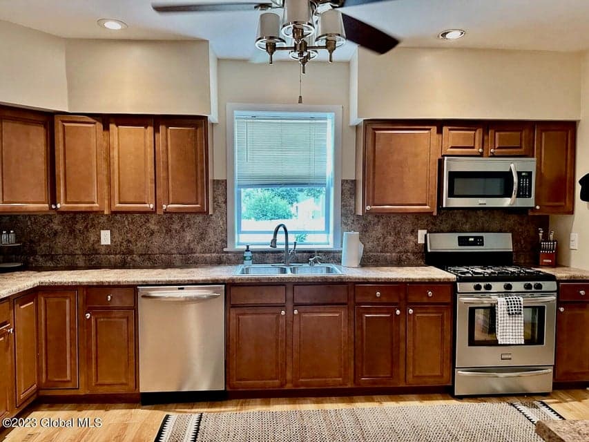 74 Walnut Street, Saratoga Springs, NY 12866, photo 3