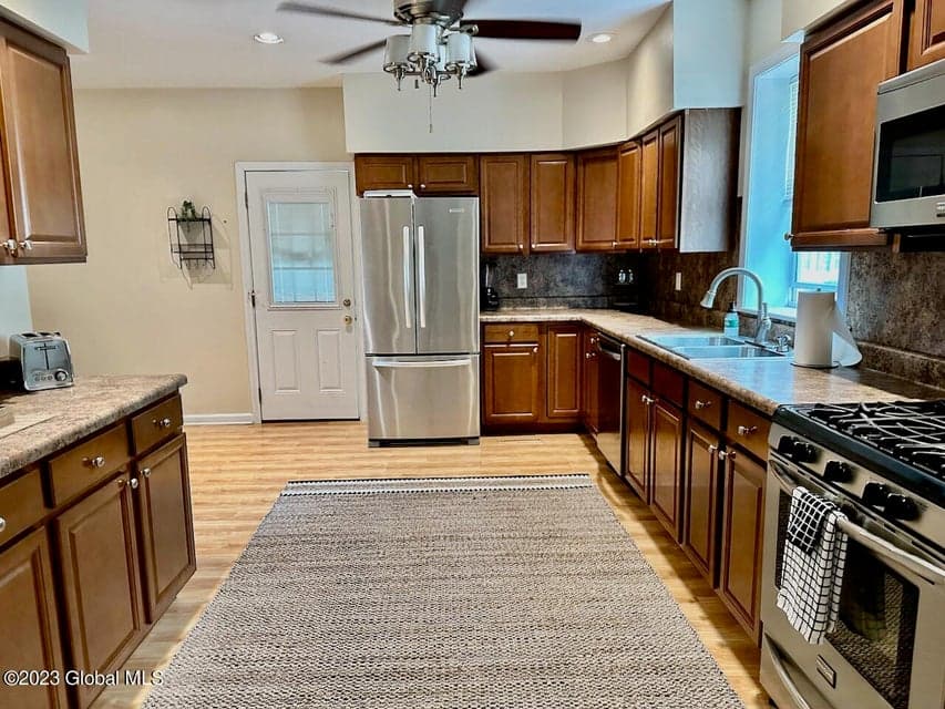 74 Walnut Street, Saratoga Springs, NY 12866, photo 4