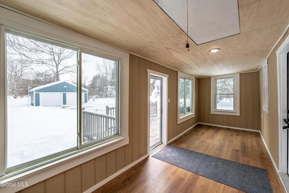 130 Manor Avenue, photo 3