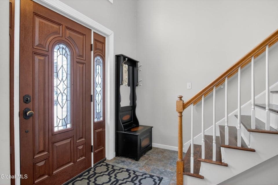 83 Cobble Hill Drive, photo 2