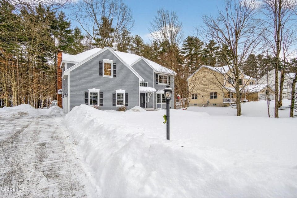 83 Cobble Hill Drive, photo 1