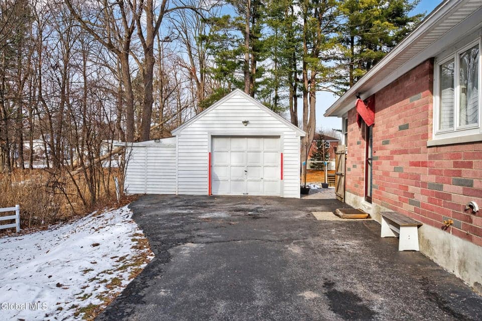 27 McMillen Place, photo 4