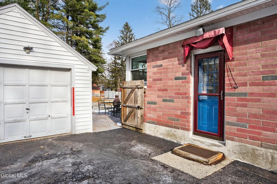 27 McMillen Place, photo 5