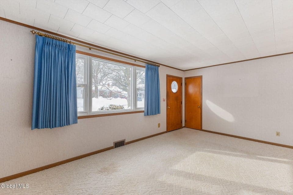 58 E Highland Drive, photo 3
