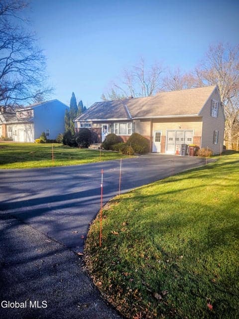 58 E Highland Drive, photo 2