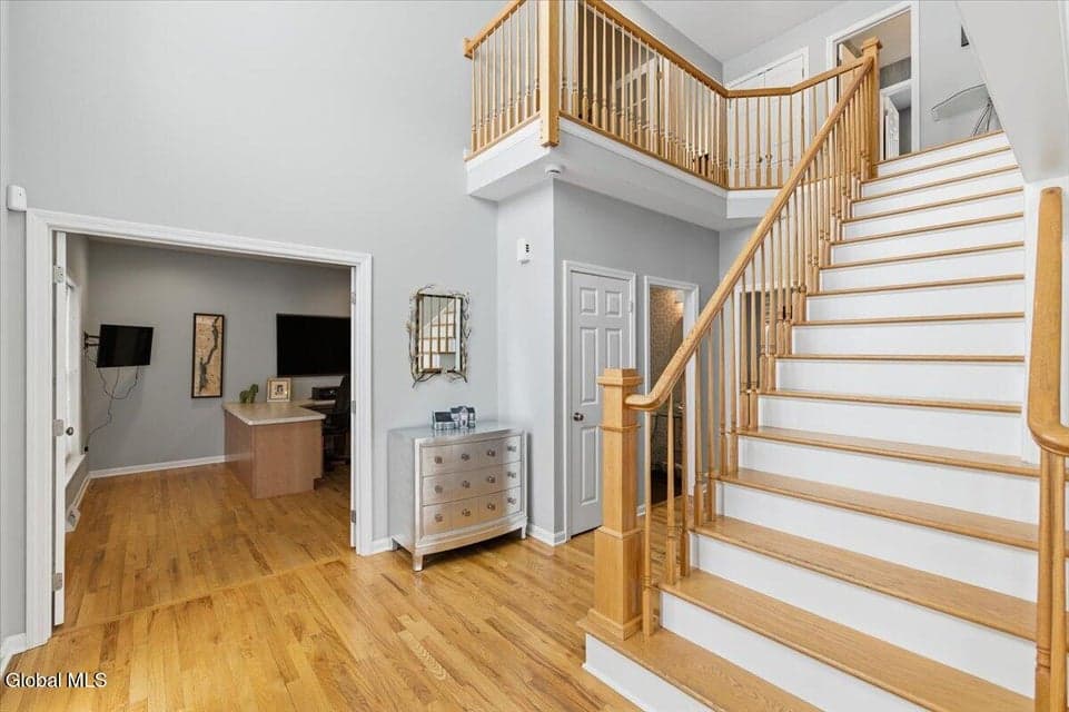 77 Somerset Drive, photo 2