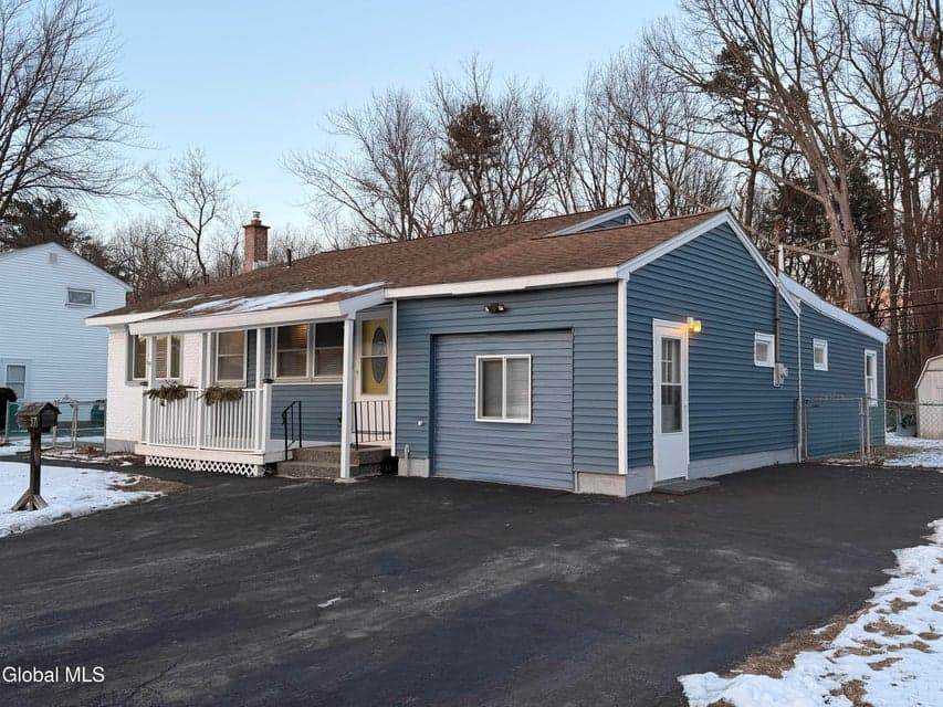 57 Bridle Path, photo 1