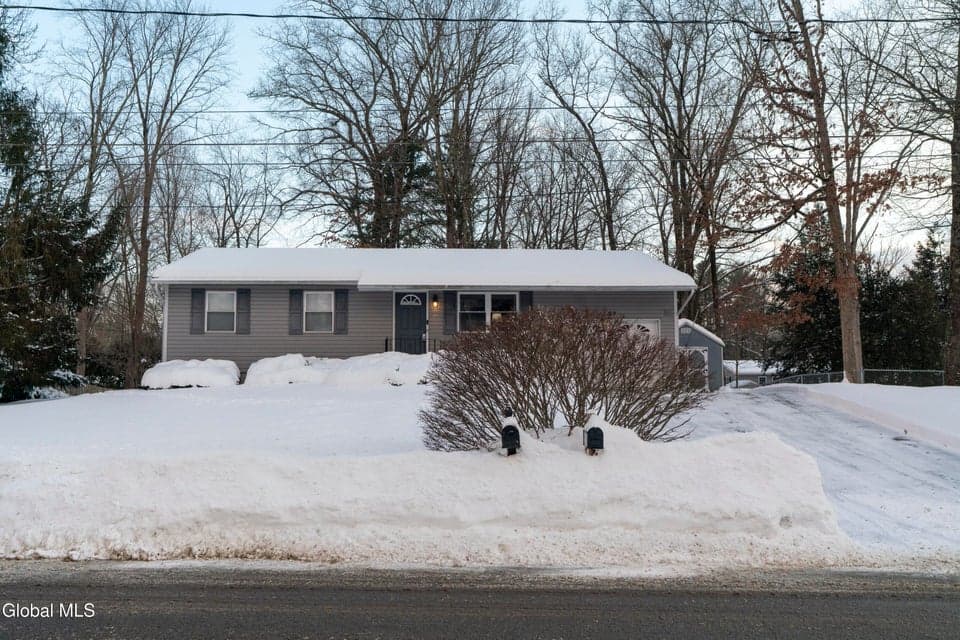 77 Tamarack Trail, photo 2