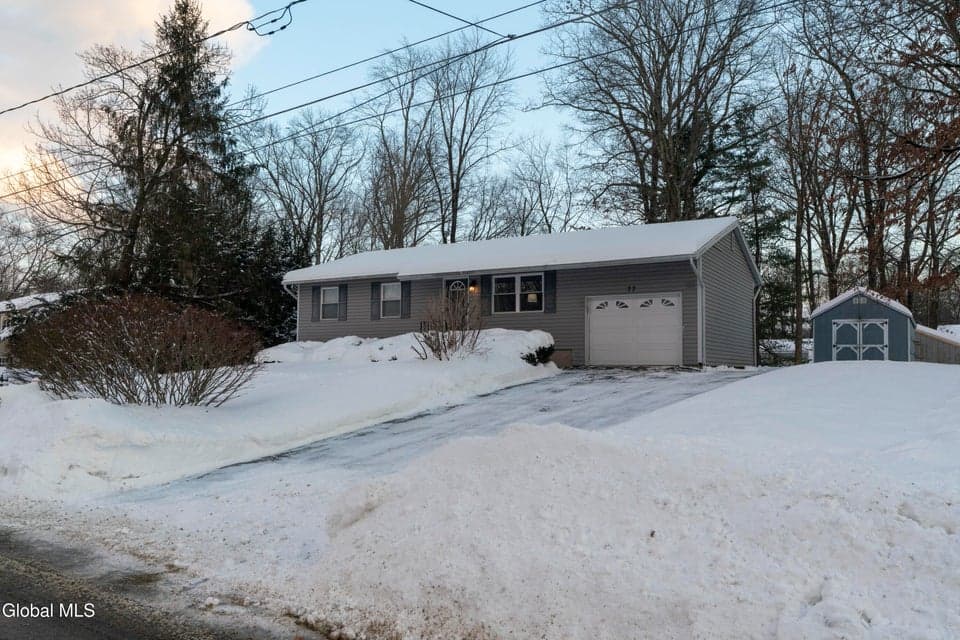 77 Tamarack Trail, photo 3