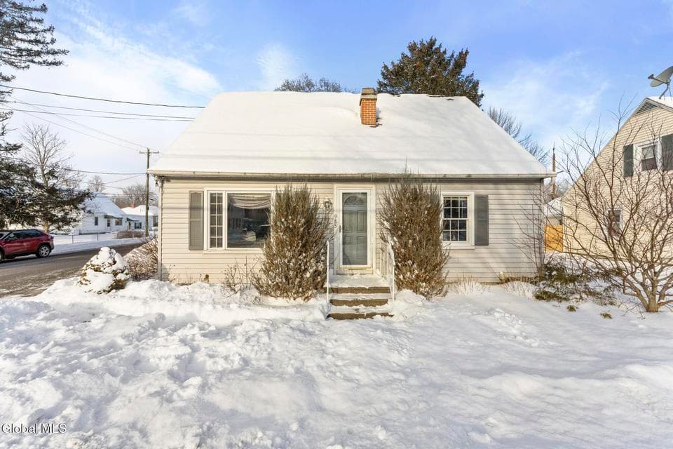 985 Hudson Avenue, photo 1